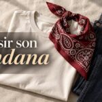 Tenue masculine décontractée à plat composée d’un t-shirt uni et d’un jean, avec un bandana paisley partiellement plié posé près du col.